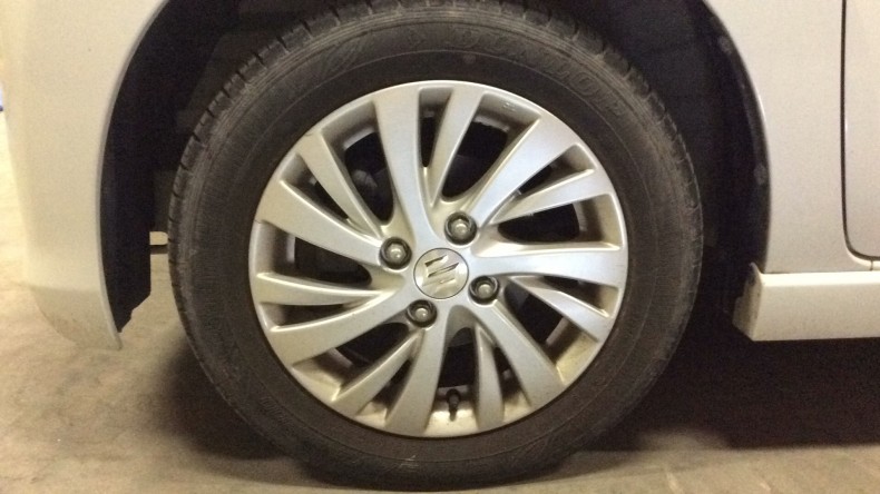 タイヤホイール前