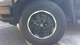 タイヤホイール前