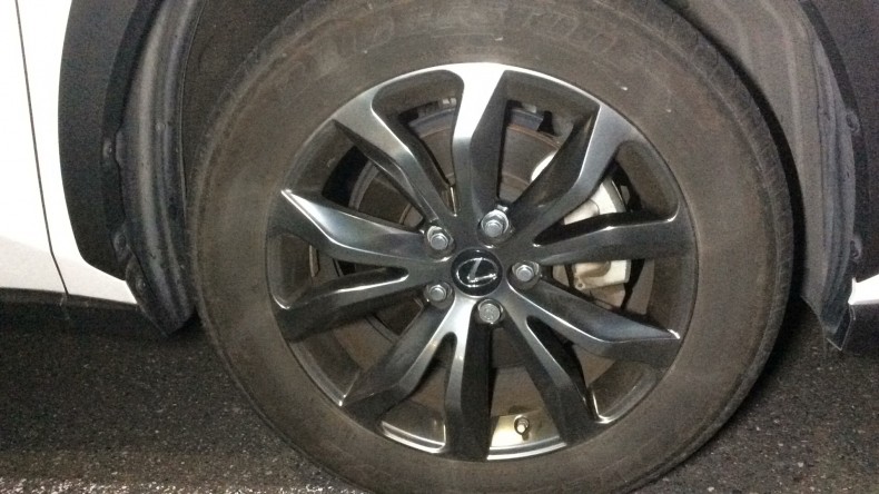 タイヤホイール前