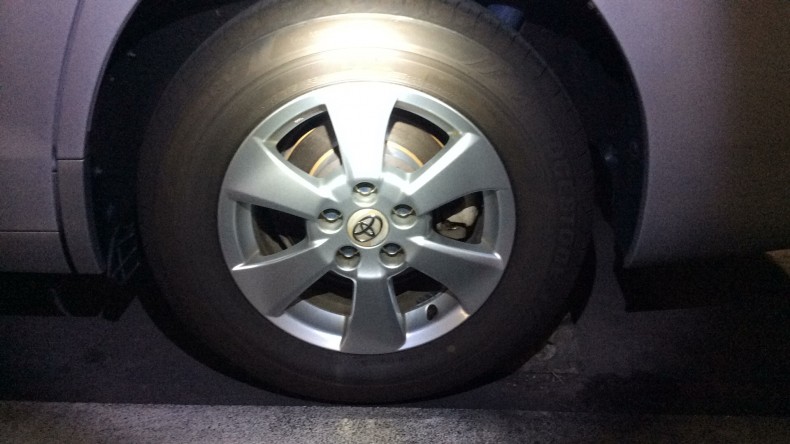 タイヤホイール前