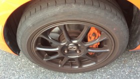 タイヤホイール前