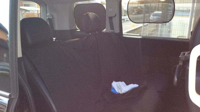 内装後方シート