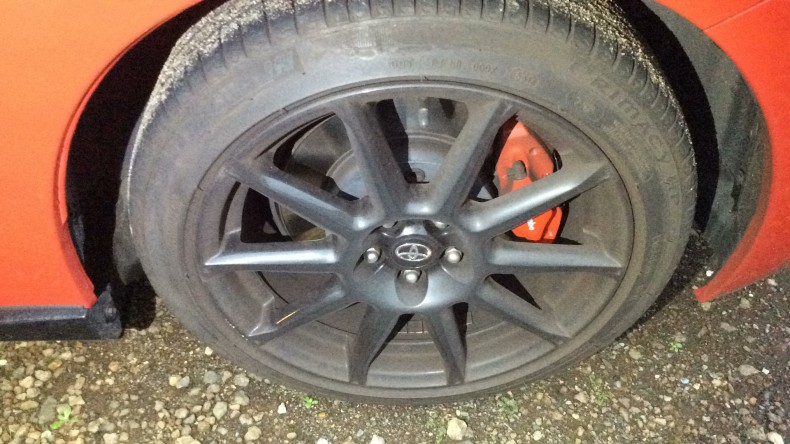 タイヤホイール前