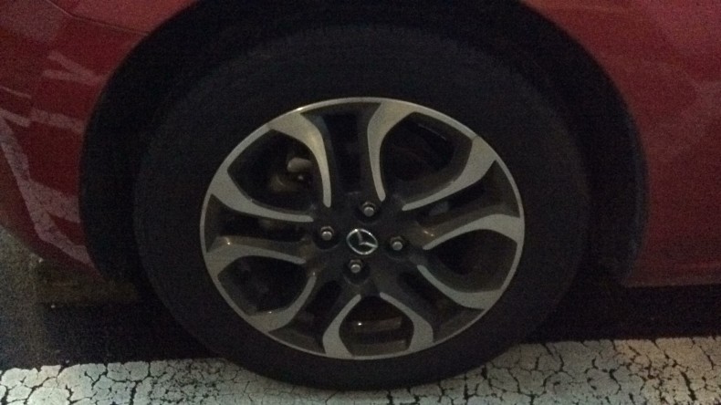 タイヤホイール前