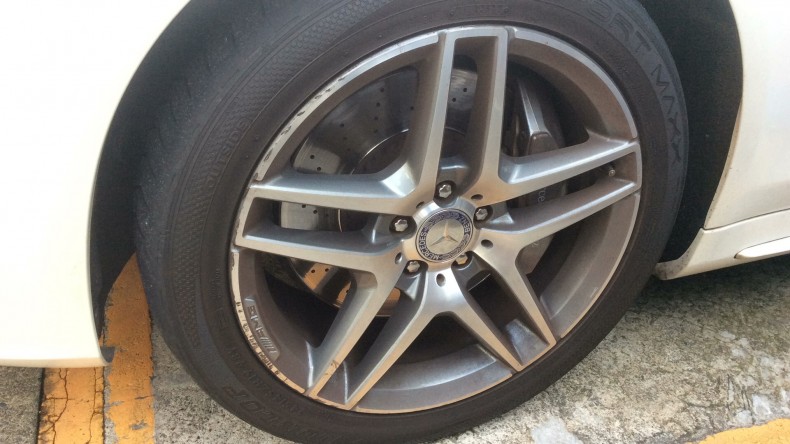 タイヤホイール前