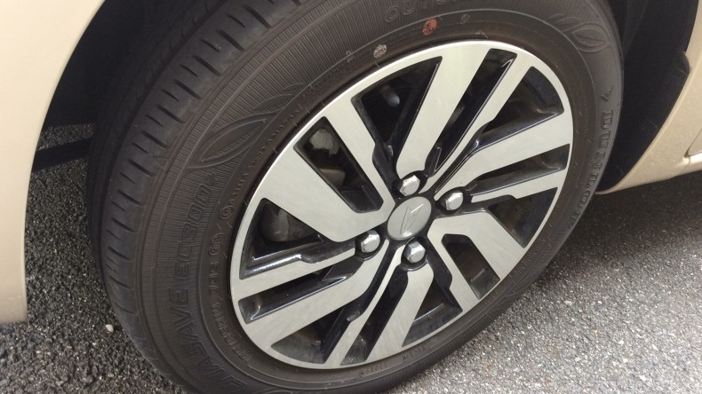 タイヤホイール前