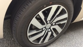 タイヤホイール前