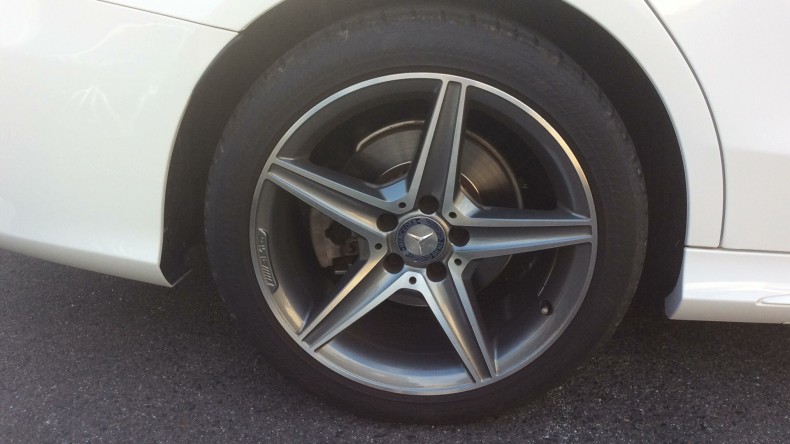 タイヤホイール前