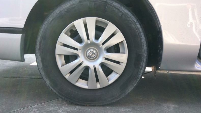 タイヤホイール前