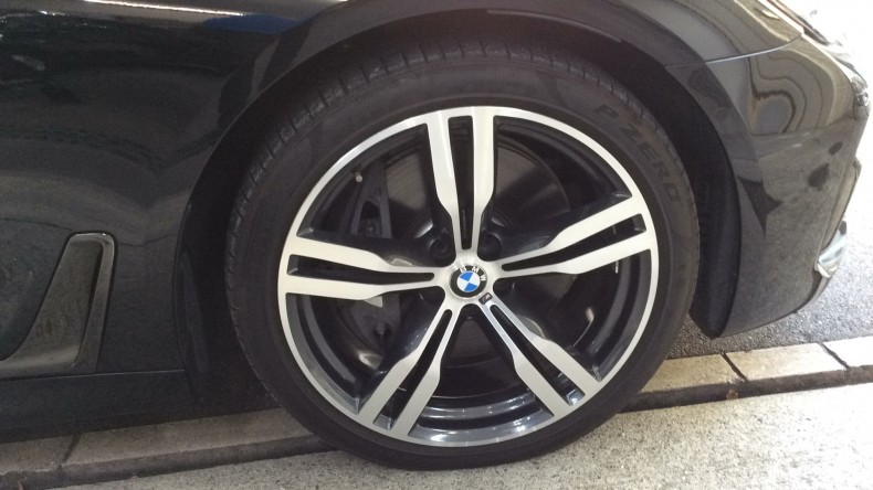 タイヤホイール前