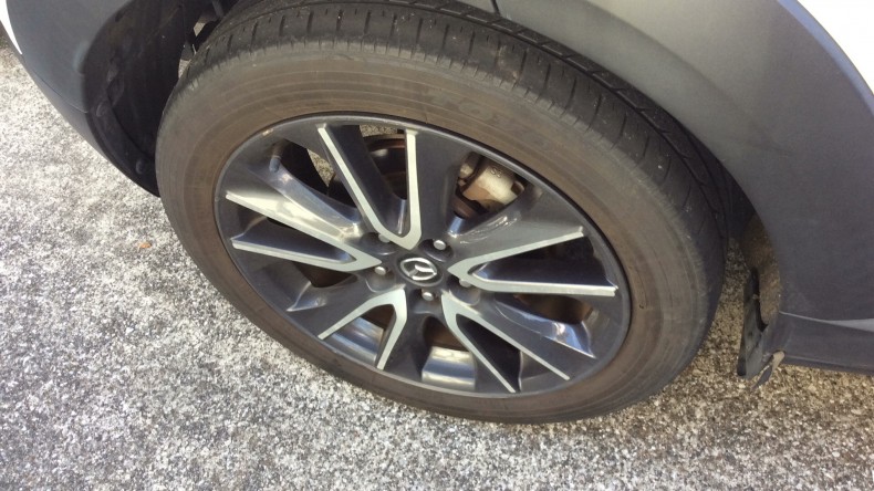 タイヤホイール前