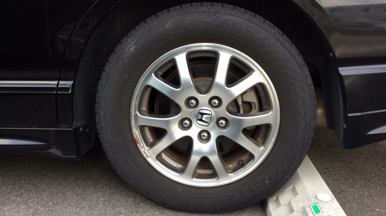 タイヤホイール前