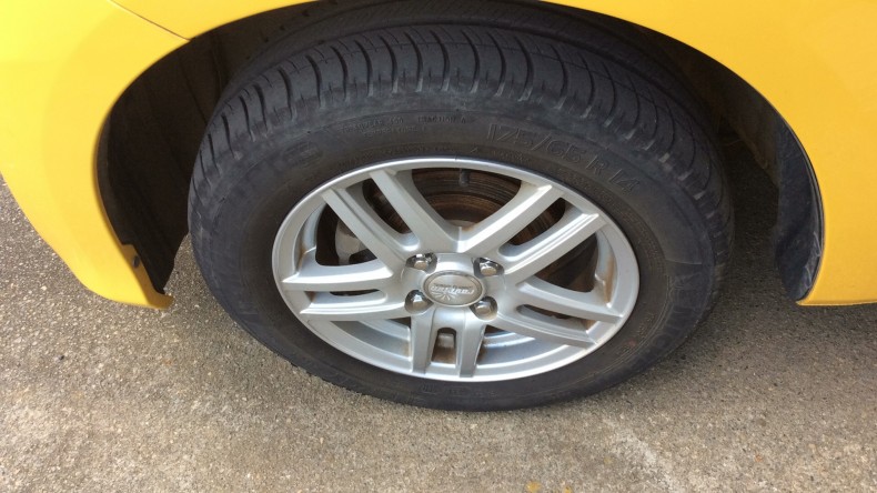 タイヤホイール前