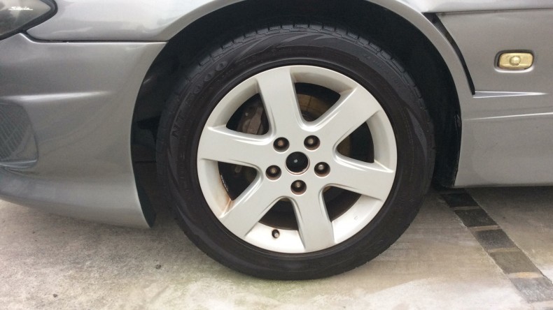 タイヤホイール前