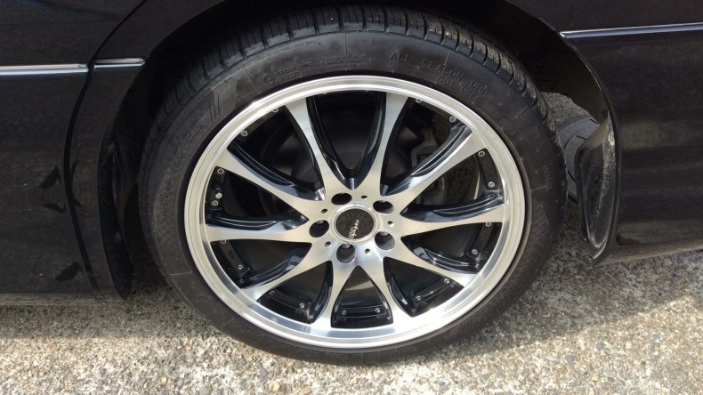 タイヤホイール前