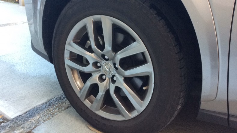 タイヤホイール前