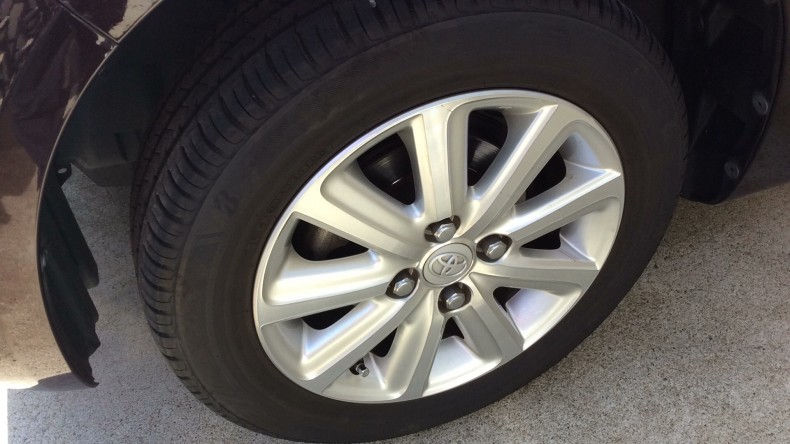 タイヤホイール前