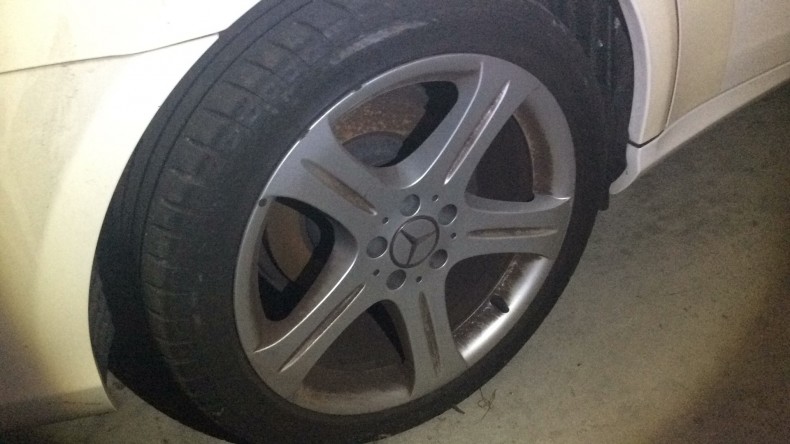 タイヤホイール前