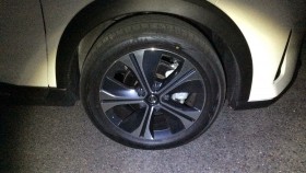 タイヤホイール前