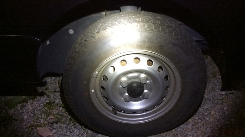 タイヤホイール前