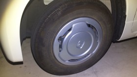 タイヤホイール前