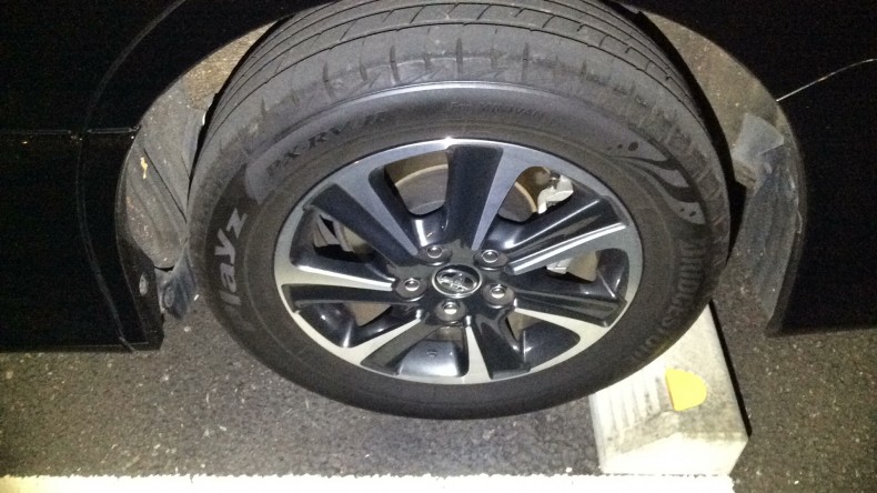 タイヤホイール前