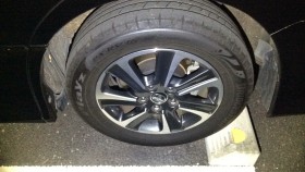 タイヤホイール前