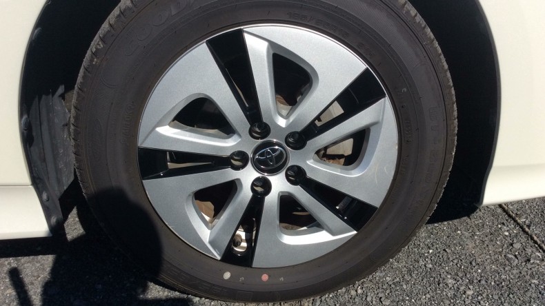 タイヤホイール前