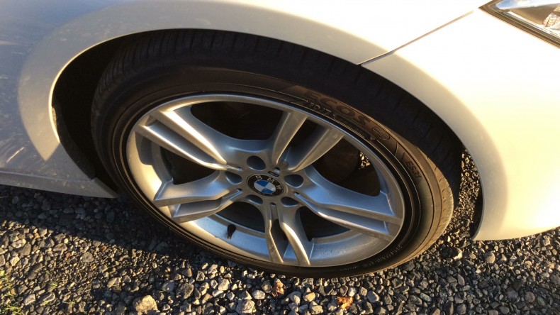 タイヤホイール前