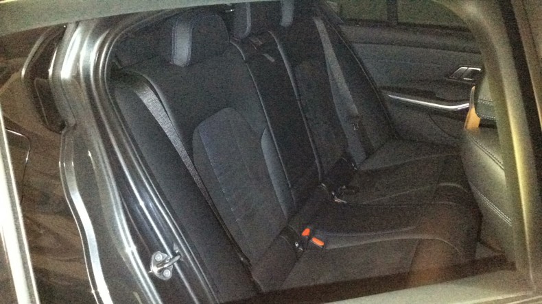 内装後方シート