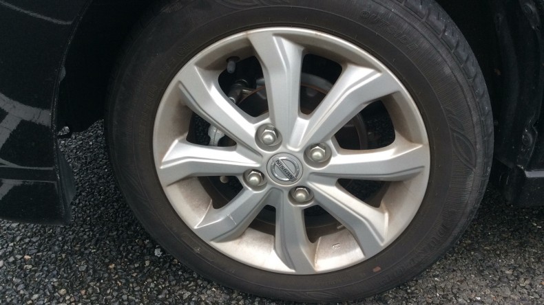 タイヤホイール前