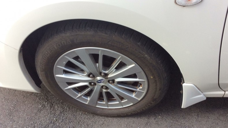 タイヤホイール前