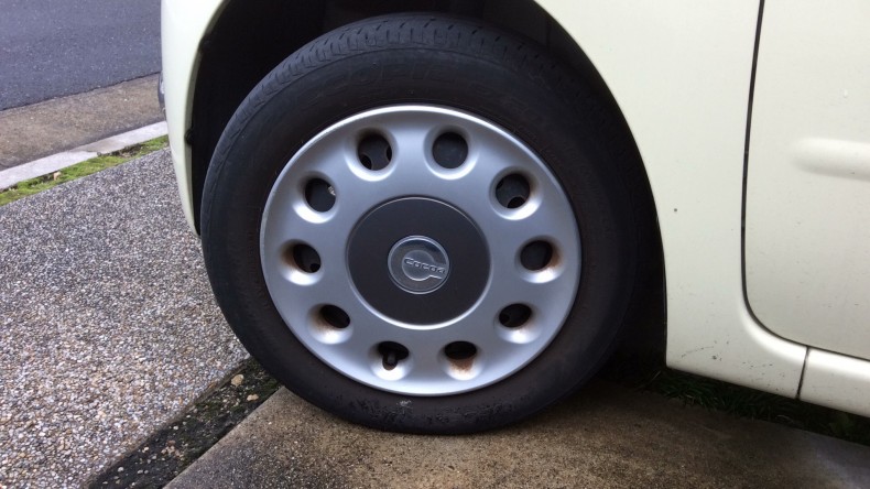タイヤホイール前