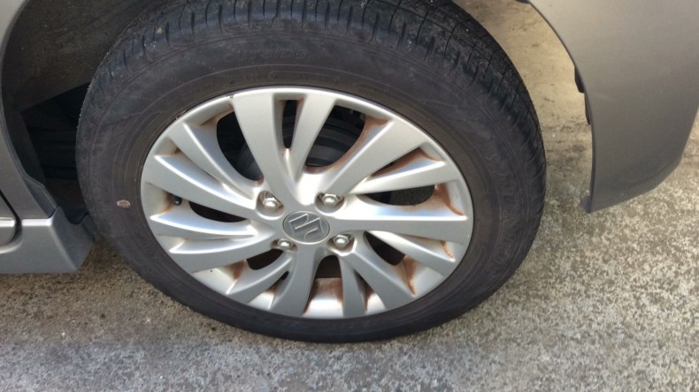 タイヤホイール前