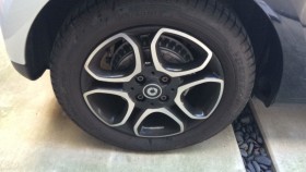 タイヤホイール前