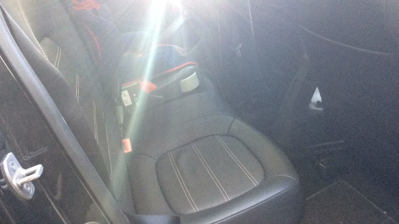 内装後方シート