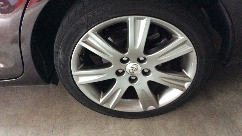 タイヤホイール前