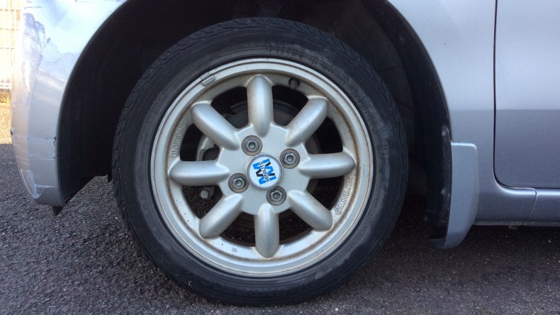 タイヤホイール前