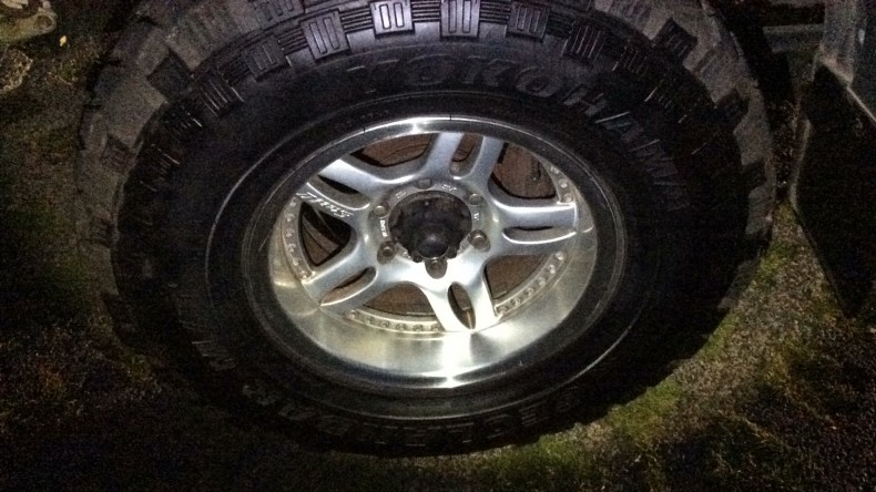 タイヤホイール前