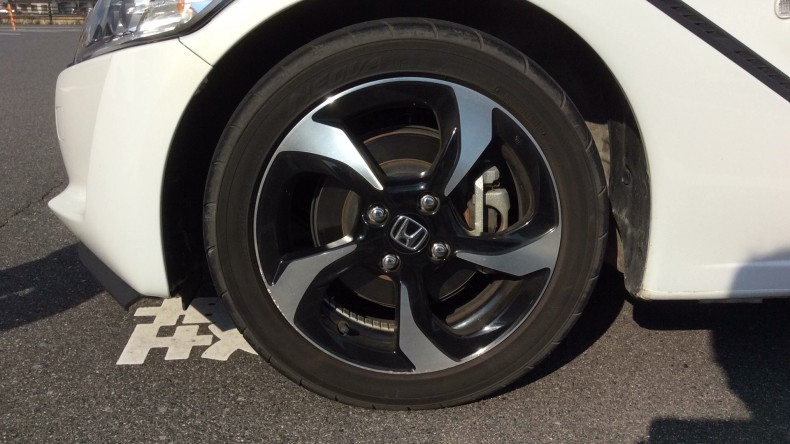 タイヤホイール前