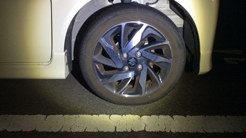 タイヤホイール前