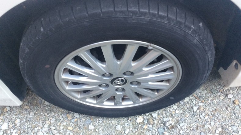 タイヤホイール前