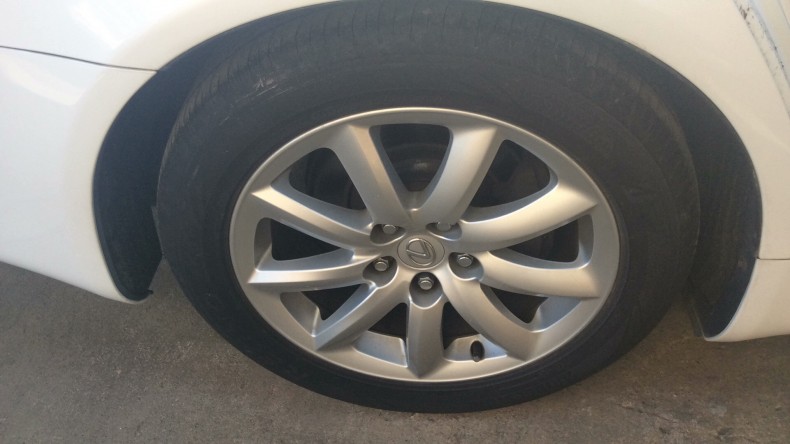 タイヤホイール前