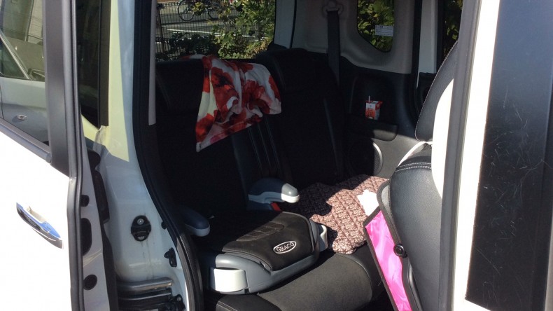 内装後方シート