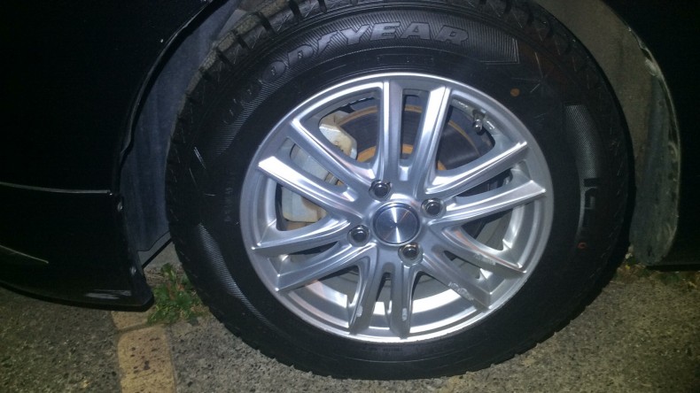 タイヤホイール前