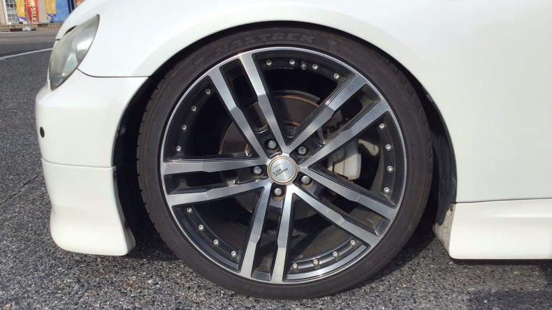 タイヤホイール前