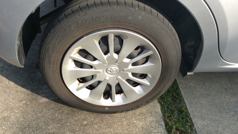 タイヤホイール前