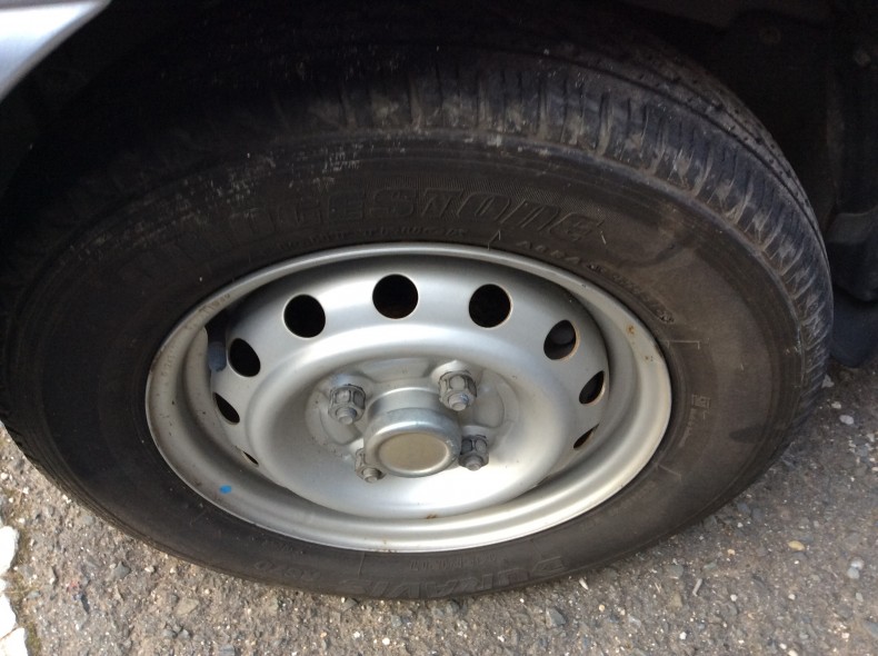 タイヤホイール前