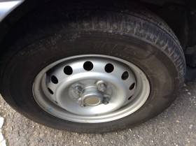 タイヤホイール前