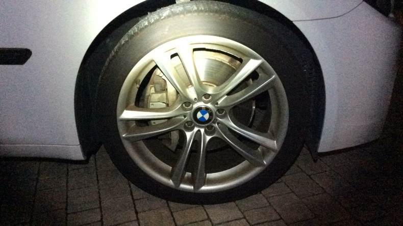 タイヤホイール前